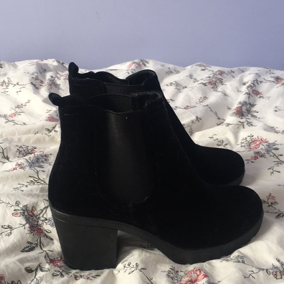 Black high heeled ankle booties - Picture 3 of 3